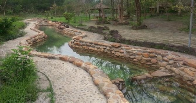 kênh nước suối nước nóng Thanh Tân
